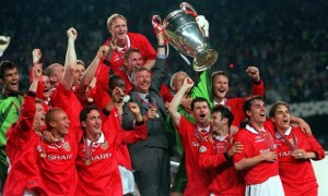 26th MAY 1999. UEFA Champions League Final. Barcelona, Spain. Manchester United 2 v Bayern Munich 1. Manchester United team with manager Alex Ferguson celebrate with the trophy following their win