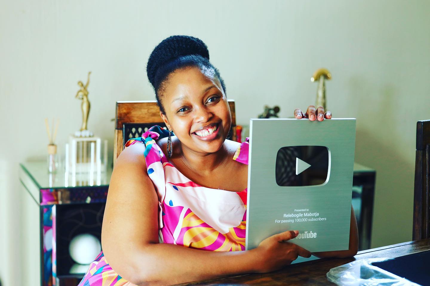 Icymi Relebogile Mabotja Bags A Silver Youtube Creator Award Youth Village